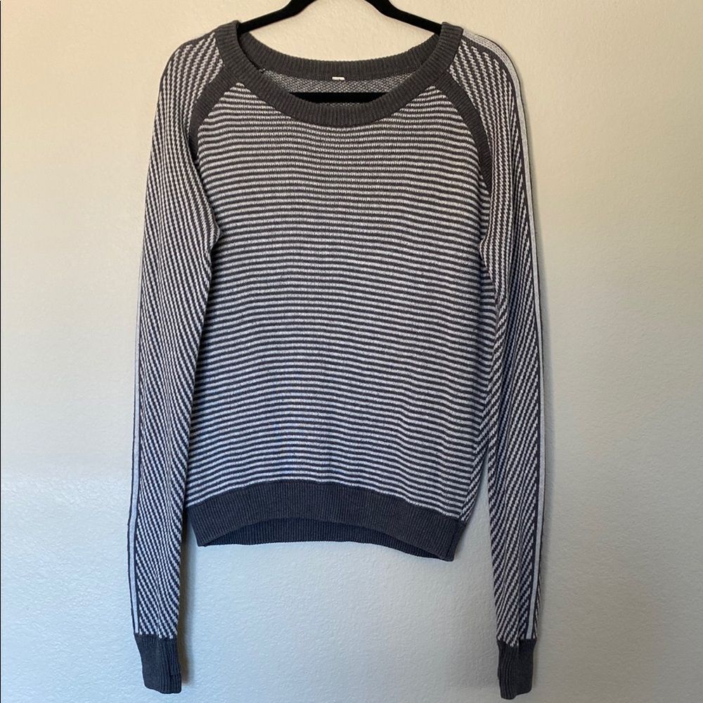 Lululemon Devi Crew striped sweater grey white VGUC